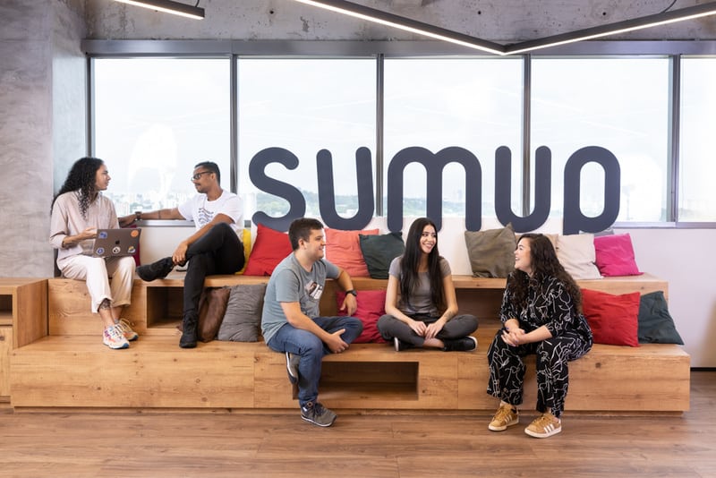 SumUp e Generation Brasil oferecem curso de tecnologia gratuito para jovens de grupos sub-representados