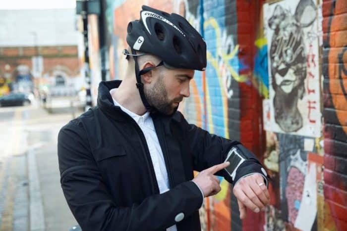 Ford desenvolve jaqueta inteligente para ciclistas