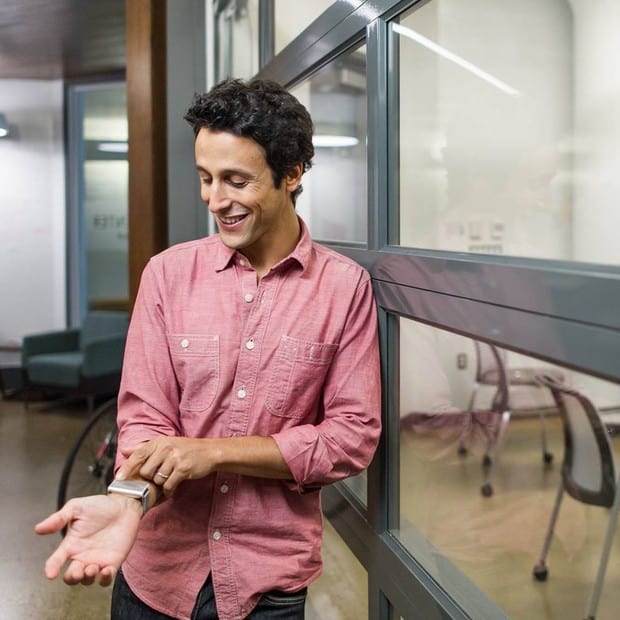 Startup desenvolve bracelete que aquece ou resfria uma parte do corpo