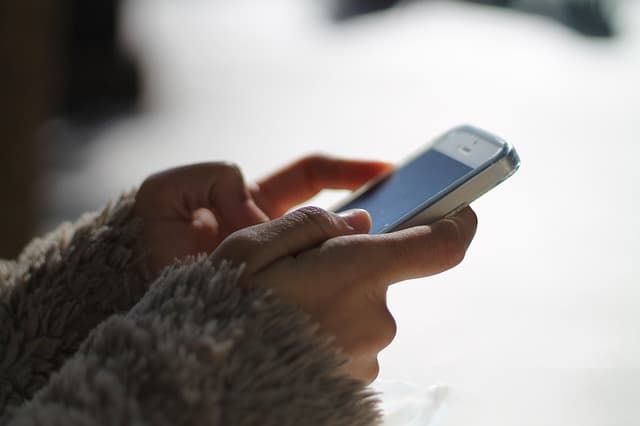 Itaú passa a permitir transferências por WhatsApp e Messenger