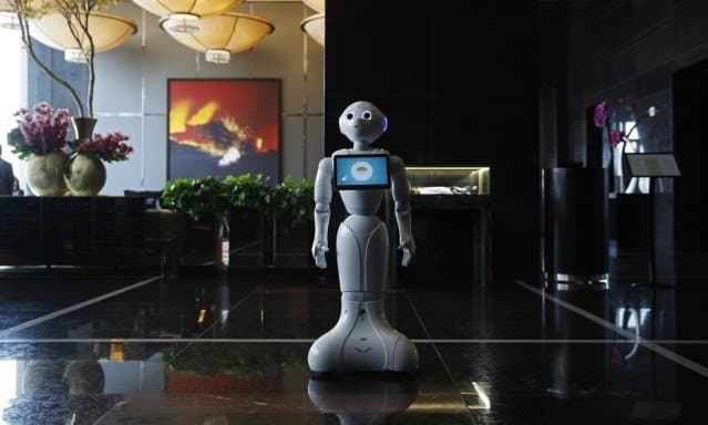Robôs ganham espaço na hotelaria e na gastronomia