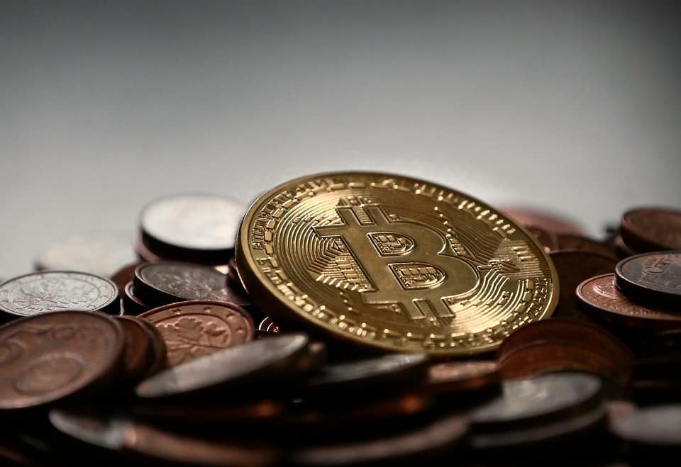 Bitcoin fica abaixo dos US$ 5 mil pela primeira vez em um ano