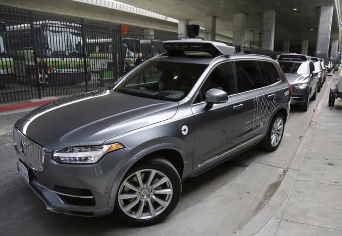 Uber volta a testar carros autônomos