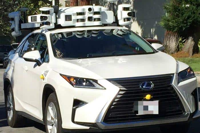 Carro autônomo da Apple se envolve em acidente