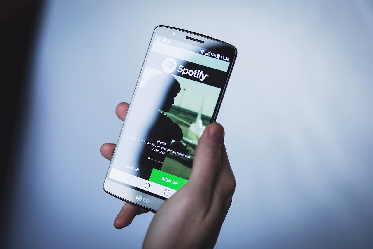 Spotify assina contrato com artistas