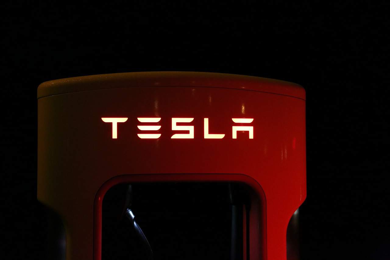 Tesla vai demitir 7% do quadro de funcionários