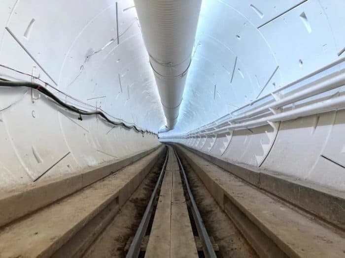 Túnel de alta velocidade deve ser inaugurado em dezembro, anuncia Musk