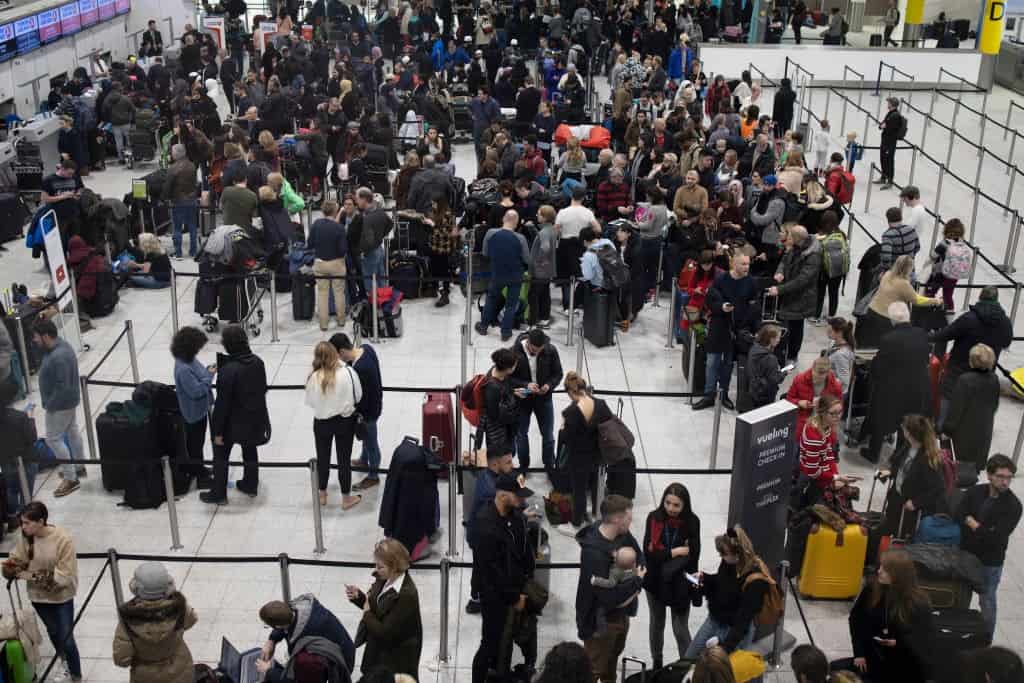 Incidente com drones fecha segundo maior aeroporto do Reino Unido
