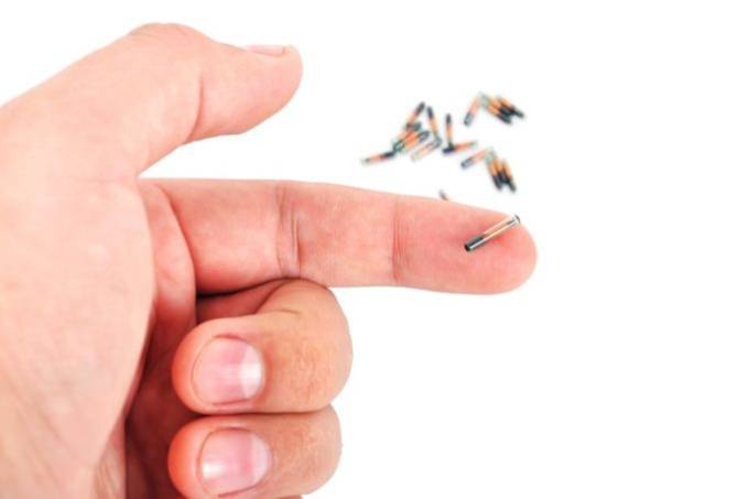 Companhias britânicas planejam implantar microchips sob a pele de seus funcionários