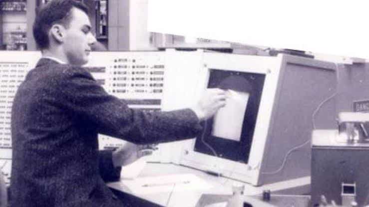 Morre precursor da internet