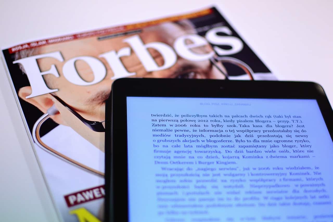 Forbes testa inteligência artificial como ferramenta para auxiliar jornalistas a escreverem notícias