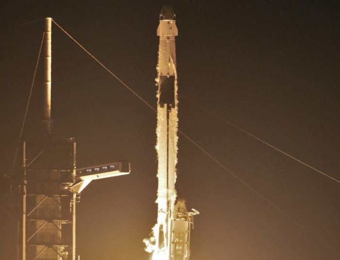 SpaceX lança cápsula Dragon rumo à Estação Espacial Internacional