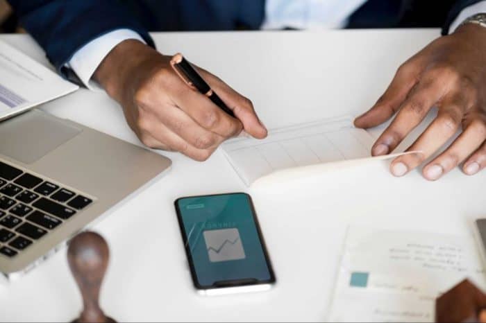 Primeira fintech de crédito entre pessoas recebe autorização do Banco Central