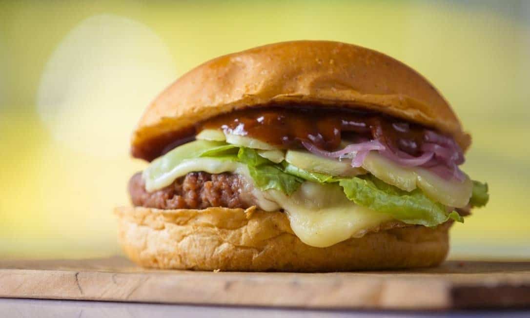 Hambúrguer de “carne vegetal” chega aos supermercados brasileiros