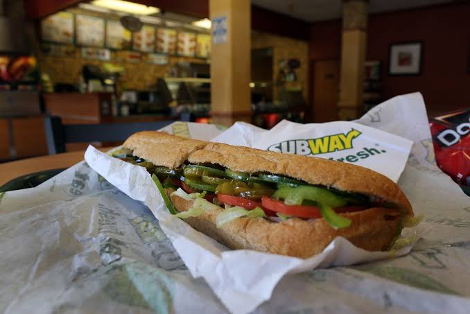 Subway fecha parceria com startup de carne vegetal