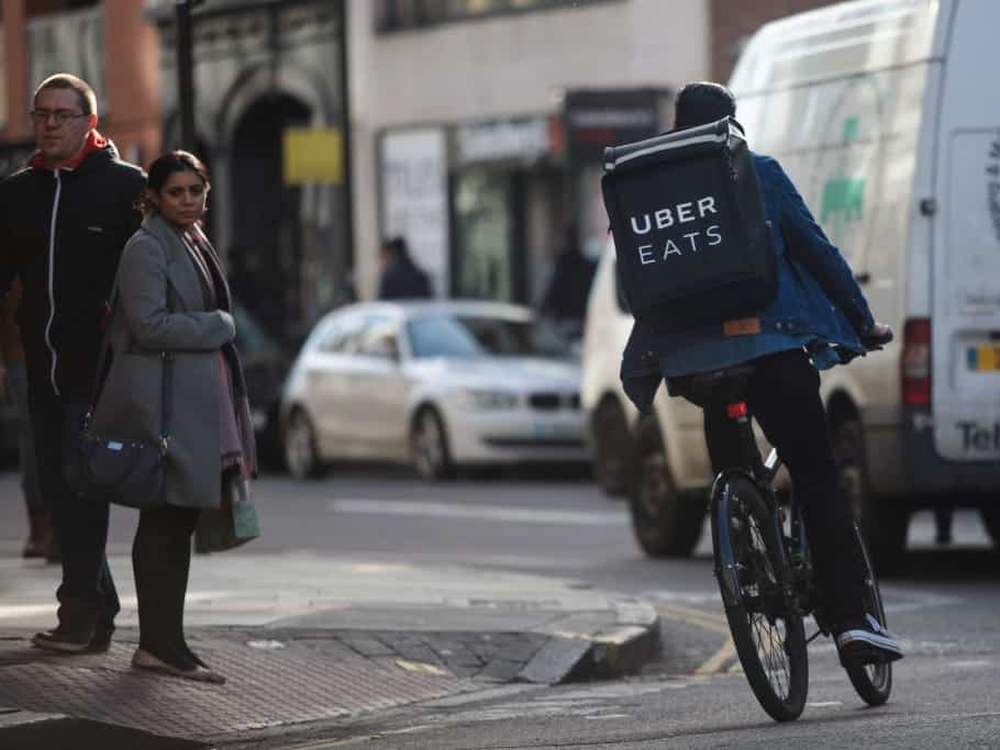 Plataformas de entrega de comida impulsionam lucro de restaurantes na Europa