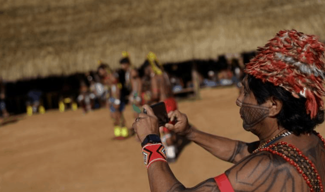 Tribos da Amazônia entram na era digital para defender cultura e floresta