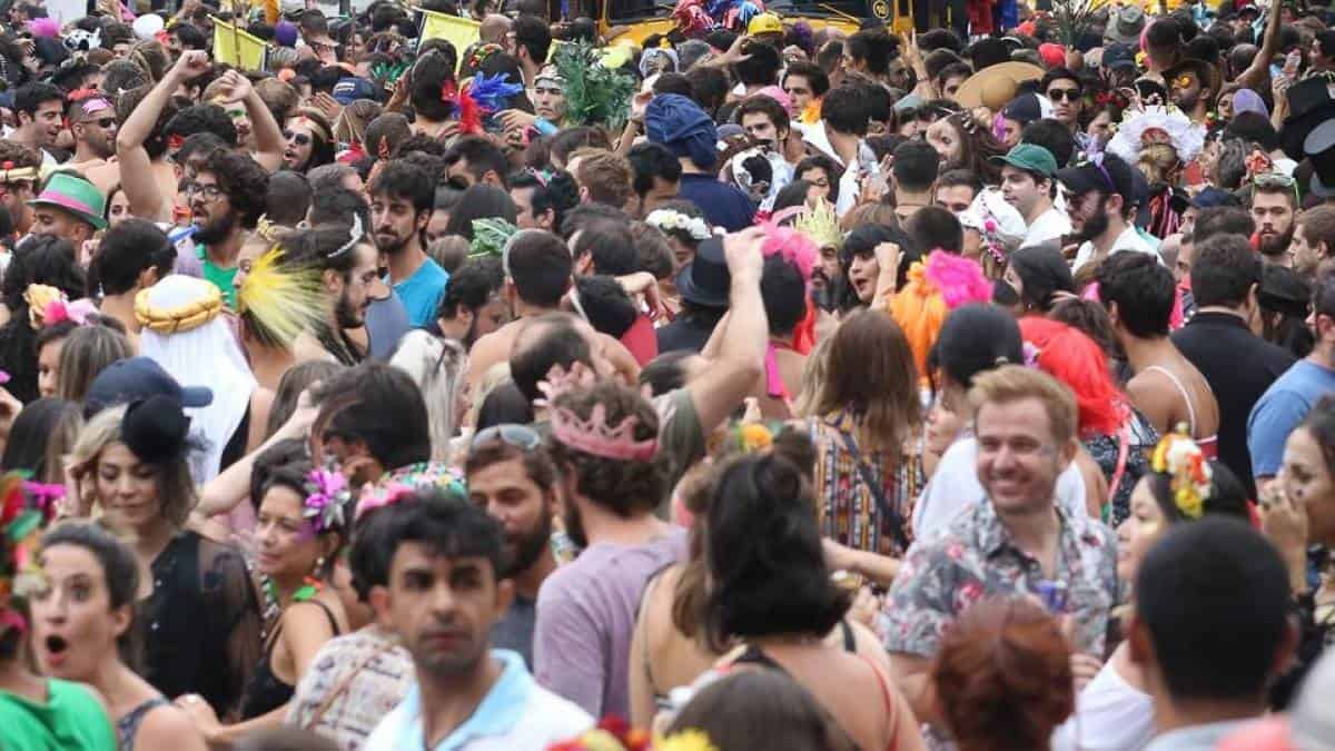 Aplicativos desfilam nos bloquinhos de Carnaval
