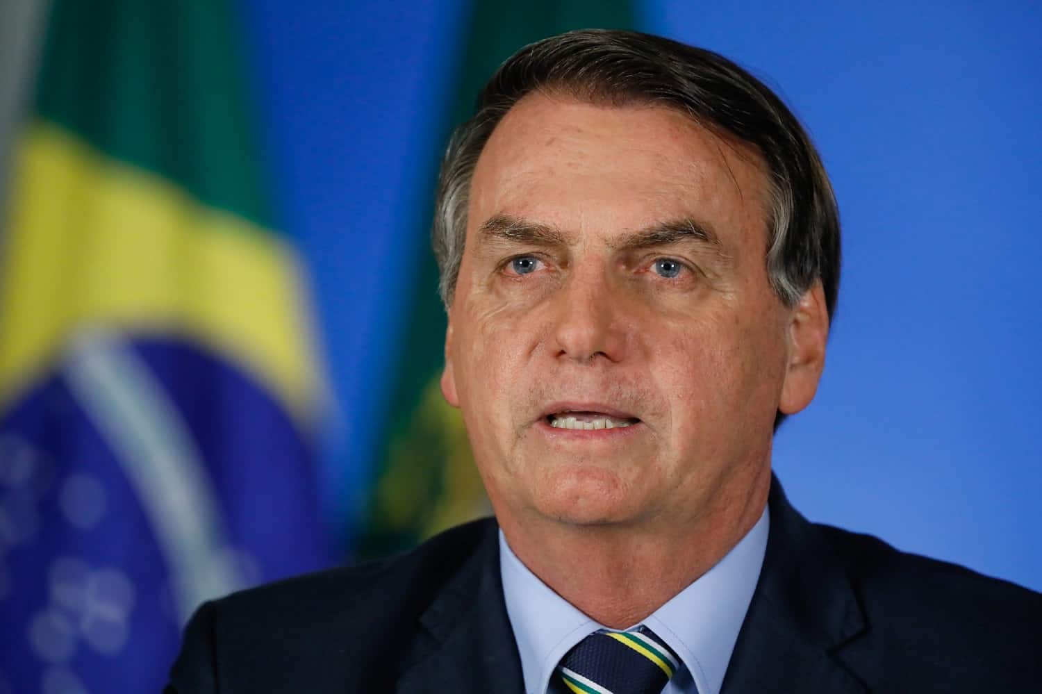 Decreto de Bolsonaro amplia lista de serviços que podem funcionar durante a quarentena
