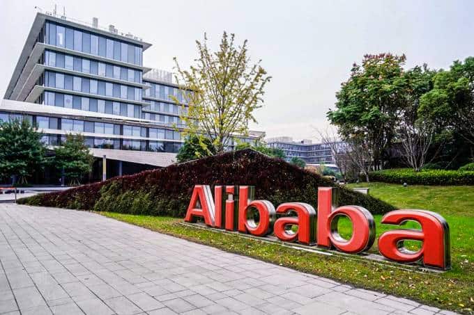 Alibaba lança site para vender excesso de estoque de produtos de luxo
