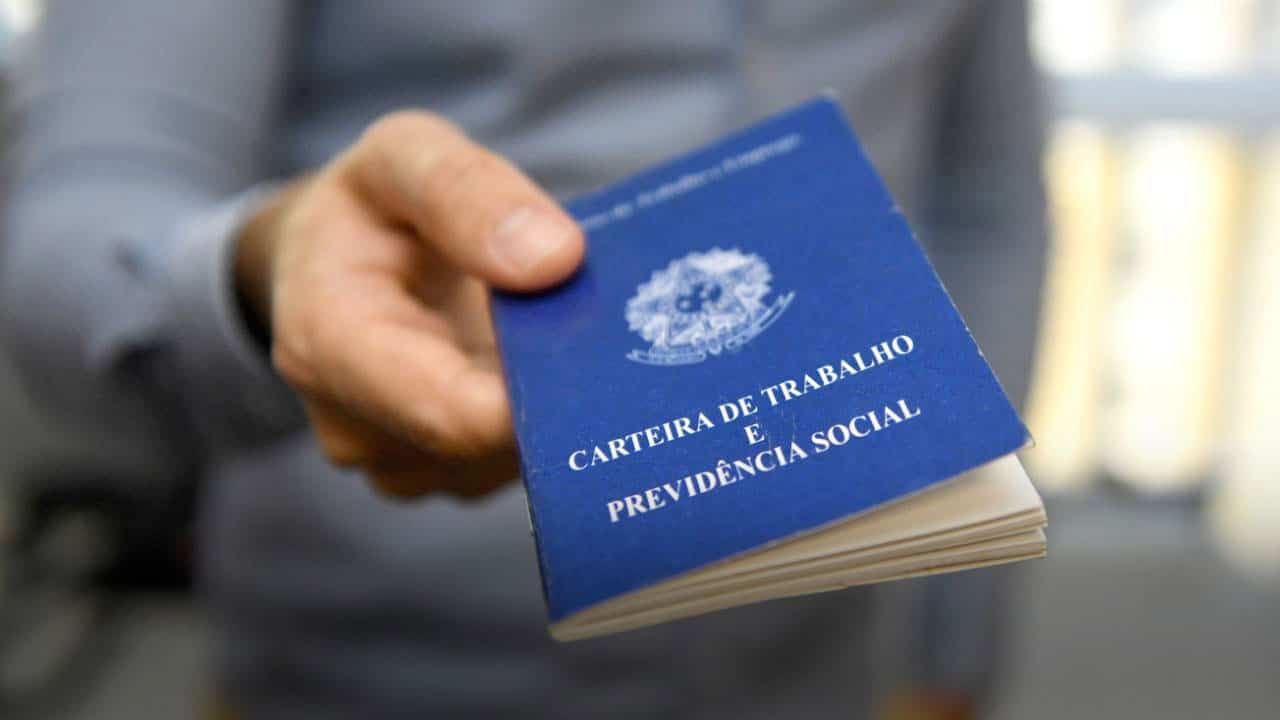 Governo prorroga programa de redução de salários e jornada