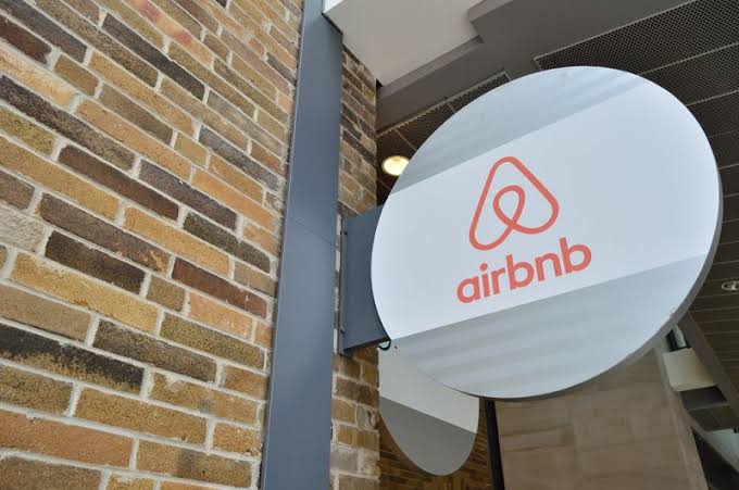 Airbnb restringe alugueis a jovens na Europa