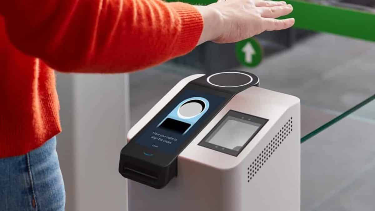 Amazon lança sistema de pagamento que lê palma da mão