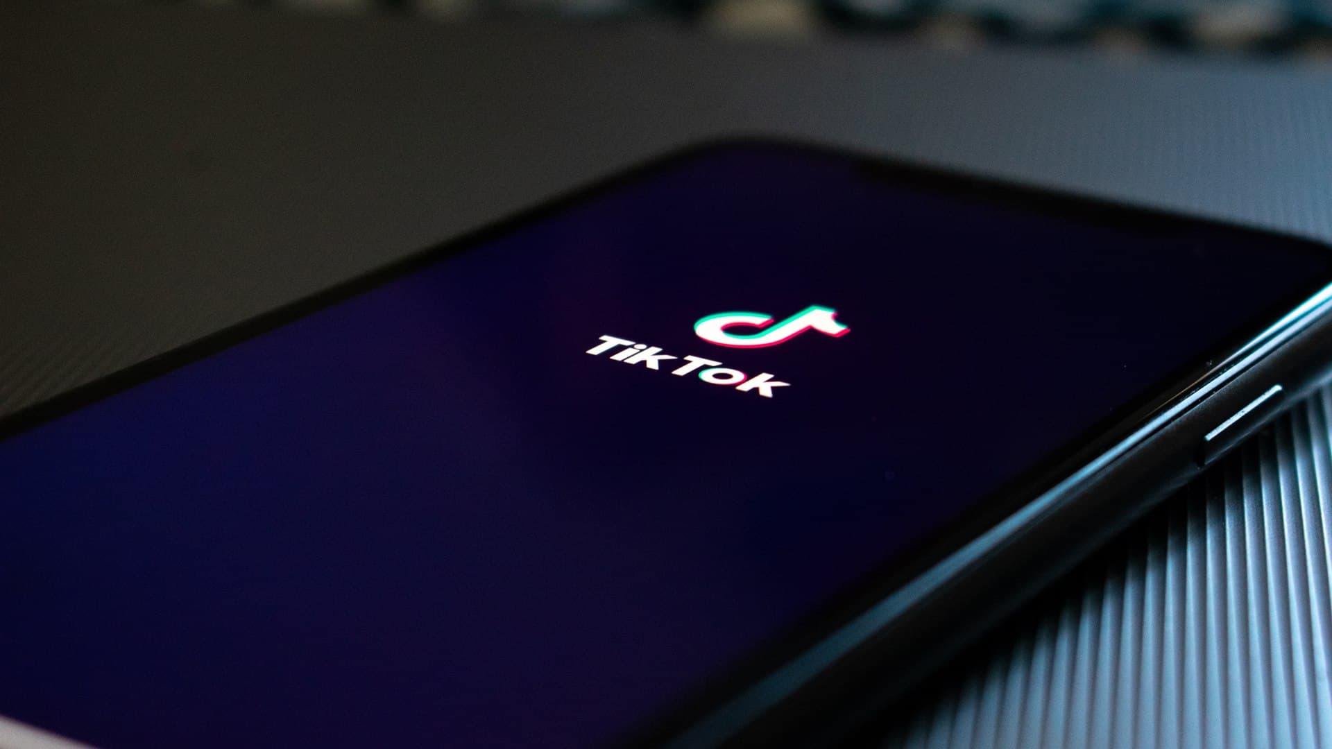 TikTok lança programa de marketing para anunciantes
