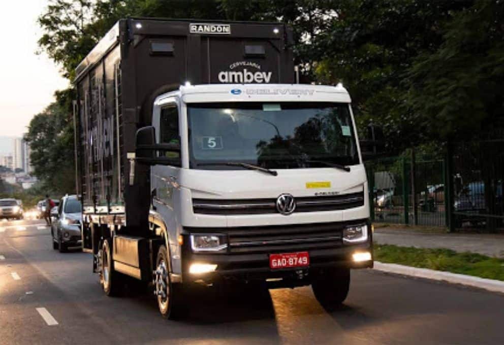 Ambev anuncia compra de caminhões elétricos da Volks