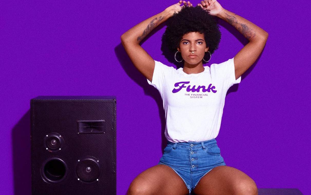 Nubank lança coleção de roupas e acessórios