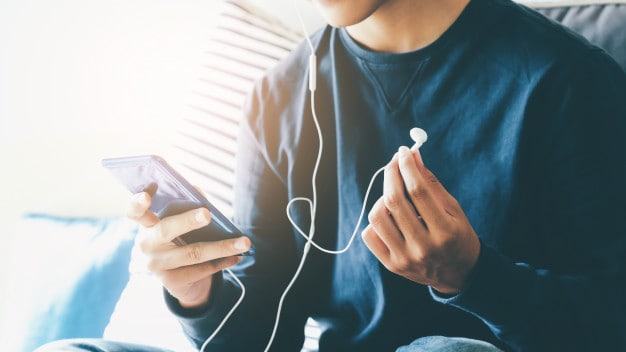 Spotify pode lançar assinatura exclusiva para podcasts