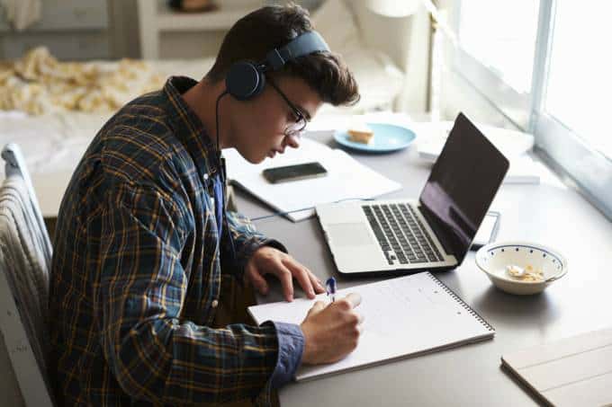 Grupo de educação irlandês lança escola de tecnologia