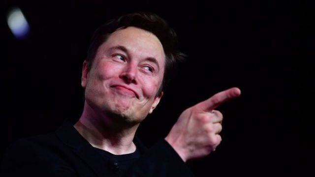 Elon Musk convida Putin para uma conversa no Clubhouse