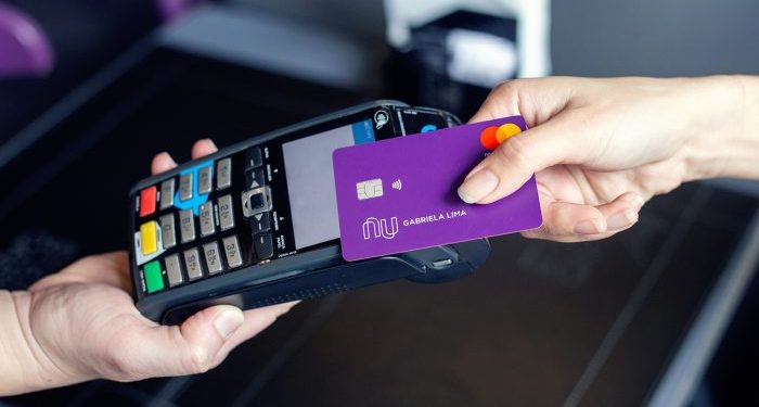 Nubank lança cartão de crédito na Colômbia