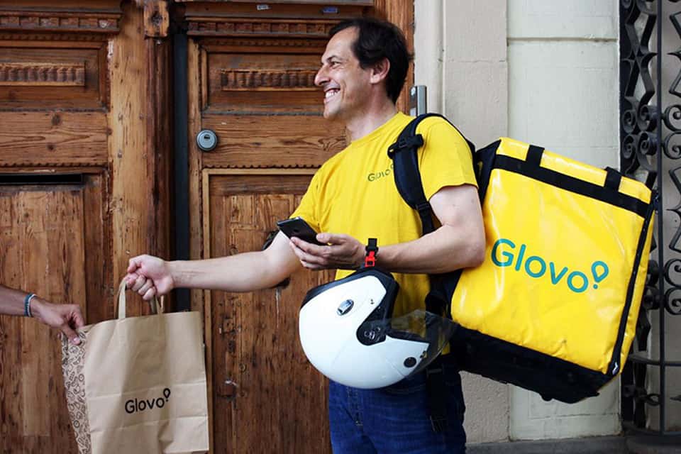 Entregadores de apps de delivery têm direitos trabalhistas reconhecidos na Espanha