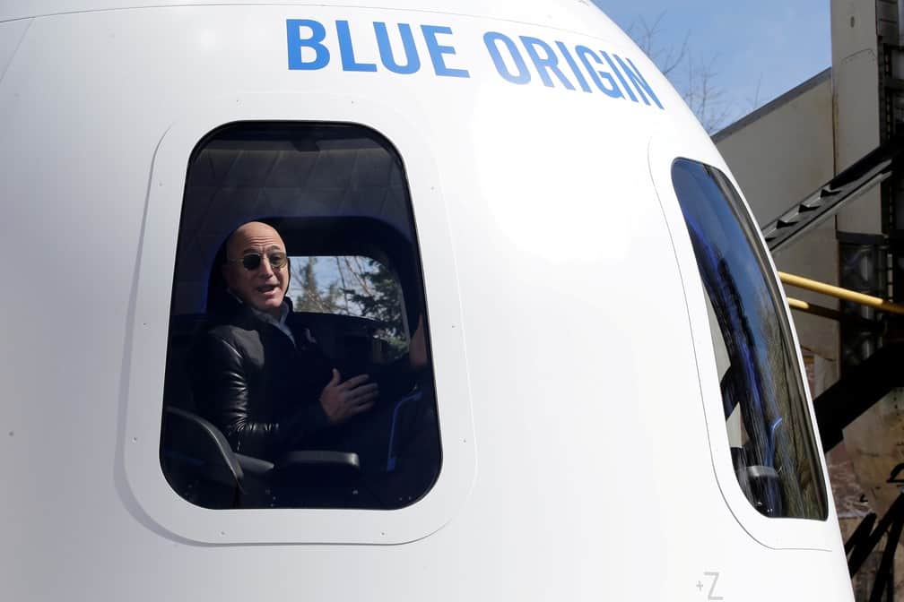Jeff Bezos estará no primeiro voo tripulado da Blue Origin ao espaço
