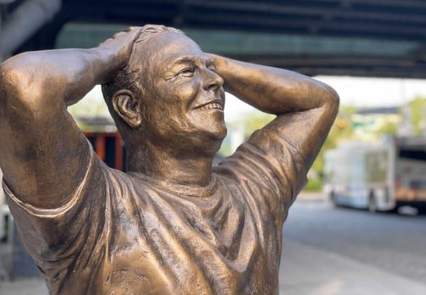 Empresa constrói estátua de Elon Musk