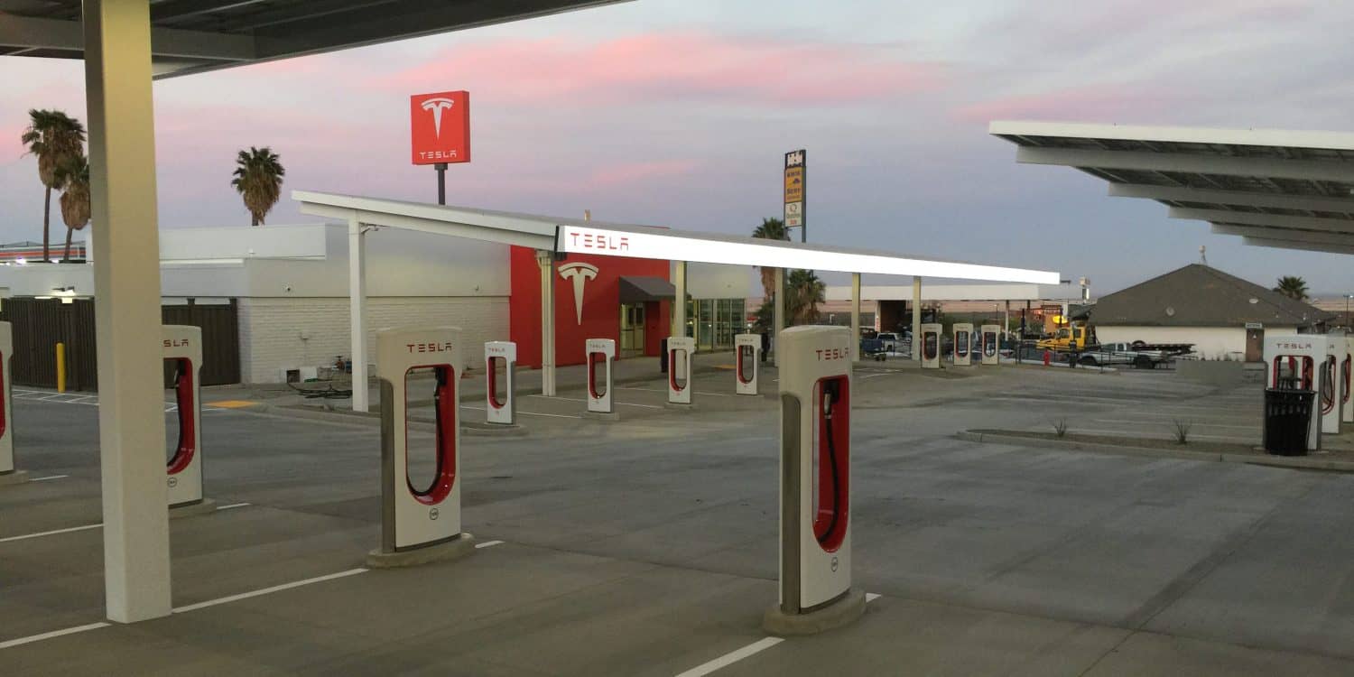 Tesla planeja franquia de restaurantes próprios