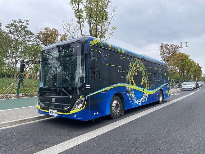 Xangai testa ônibus autônomo