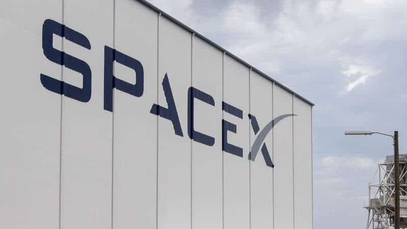 SpaceX adquire startup de internet via satélite