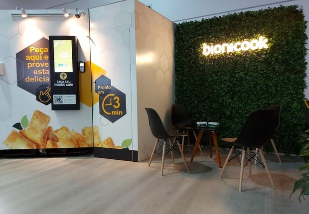 Fast food operado por robô é inaugurado em metrô de São Paulo