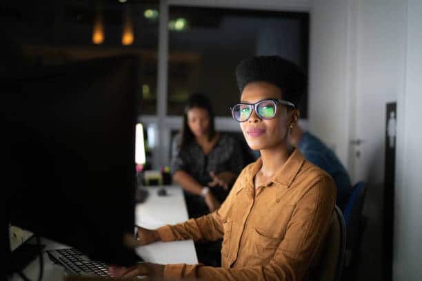 Mais de 30% das startups possuem não colaboradores negros no país