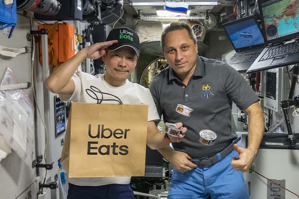 Uber Eats realiza sua primeira entrega no espaço