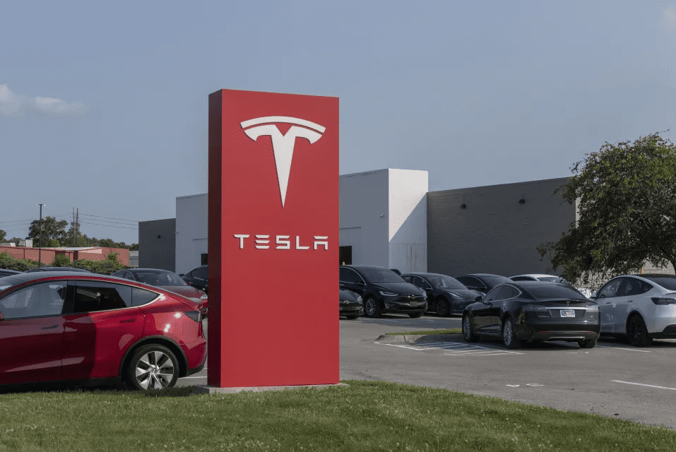 Tesla faz recall de 475 mil carros