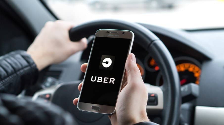 Uber lança plano de celular pré-pago para famílias de motoristas parceiros