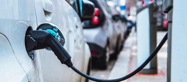 Empresas do setor automobilístico se unem para popularizar o carro elétrico no Brasil