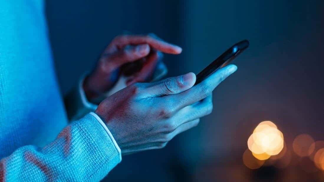 Usuários brasileiros podem pedir viagens de Uber pelo WhatsApp