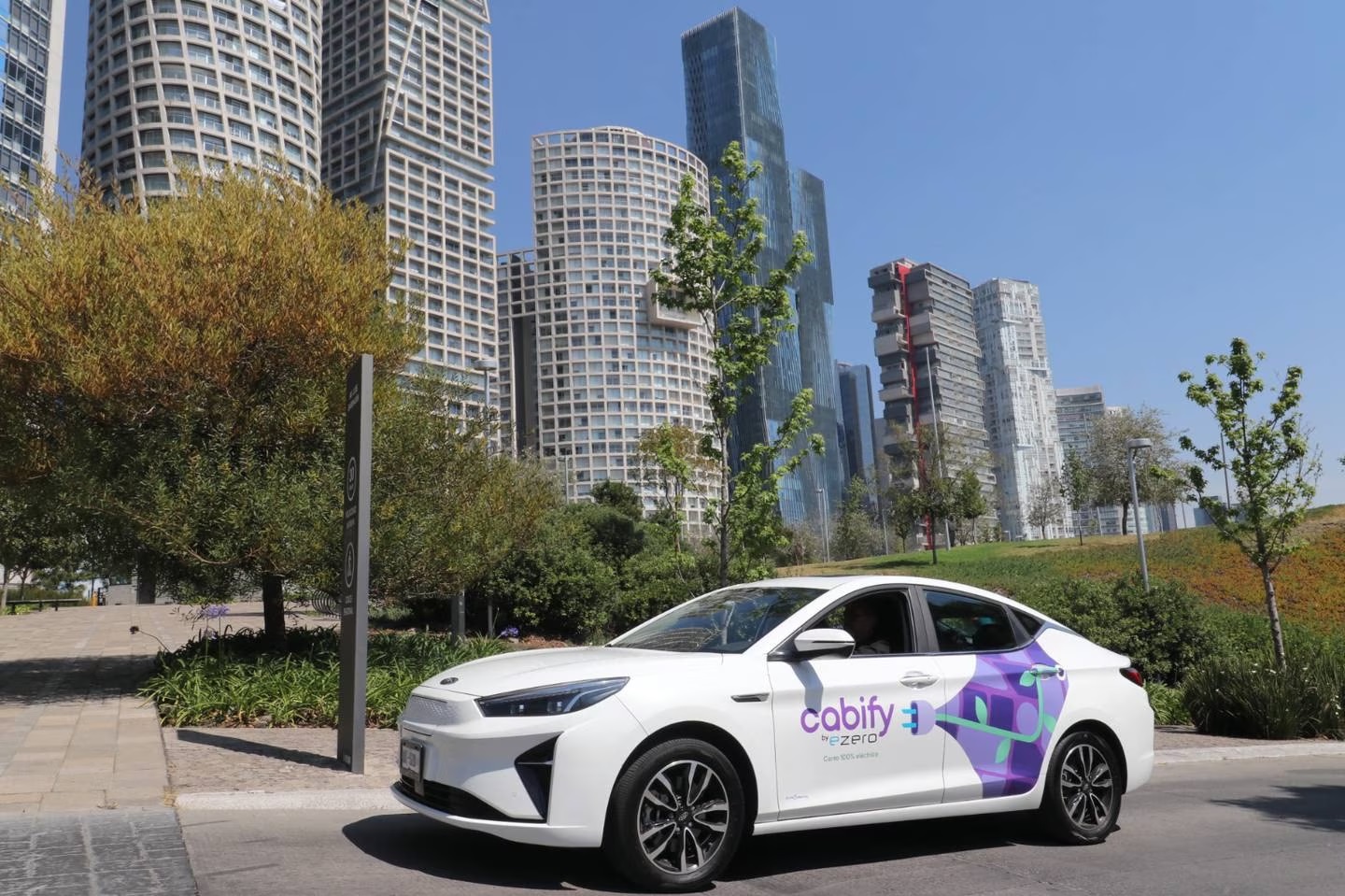 Alexandre Moraes nega vínculo trabalhista entre motorista e app de transporte