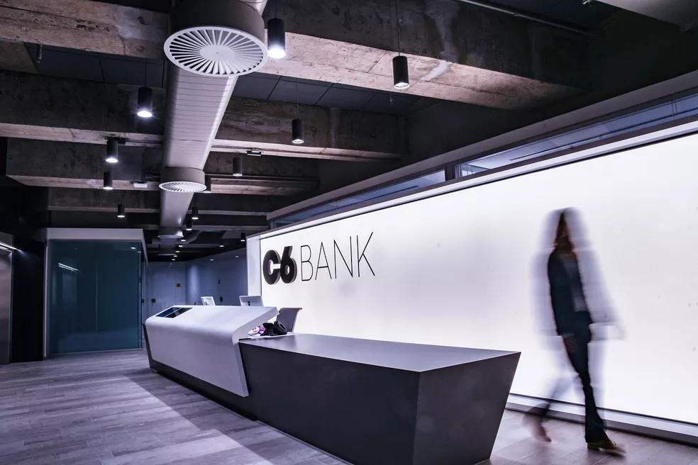 C6 Bank reduz em 80% remessa inicial para investir no exterior