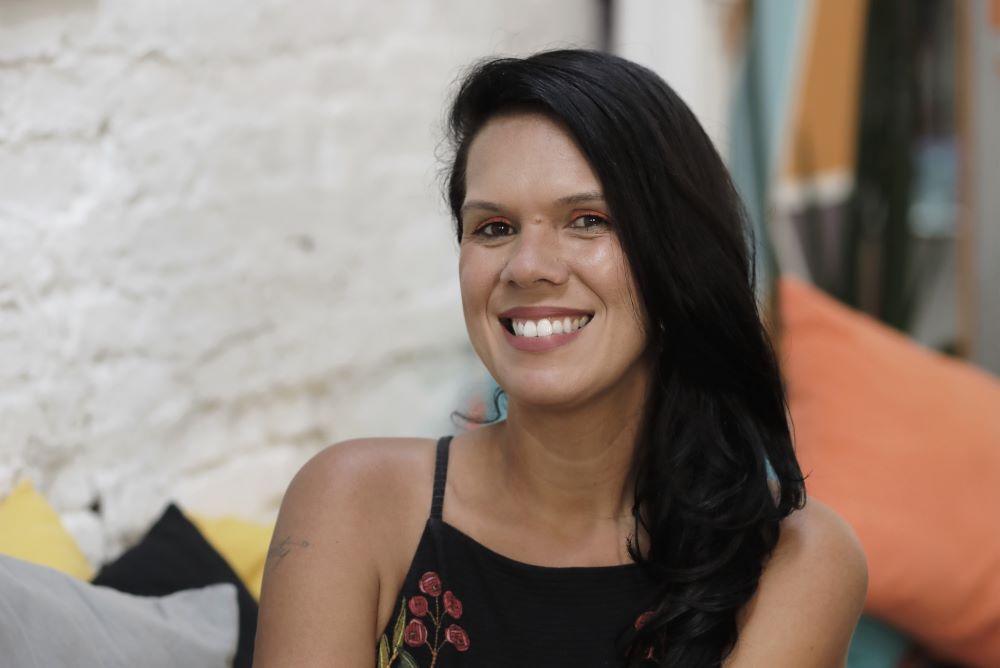 Dani Junco fundadora da B2Mamy lança livro sobre maternidade